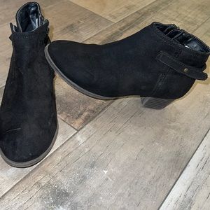 Cute girls black Old Navy boots size 2